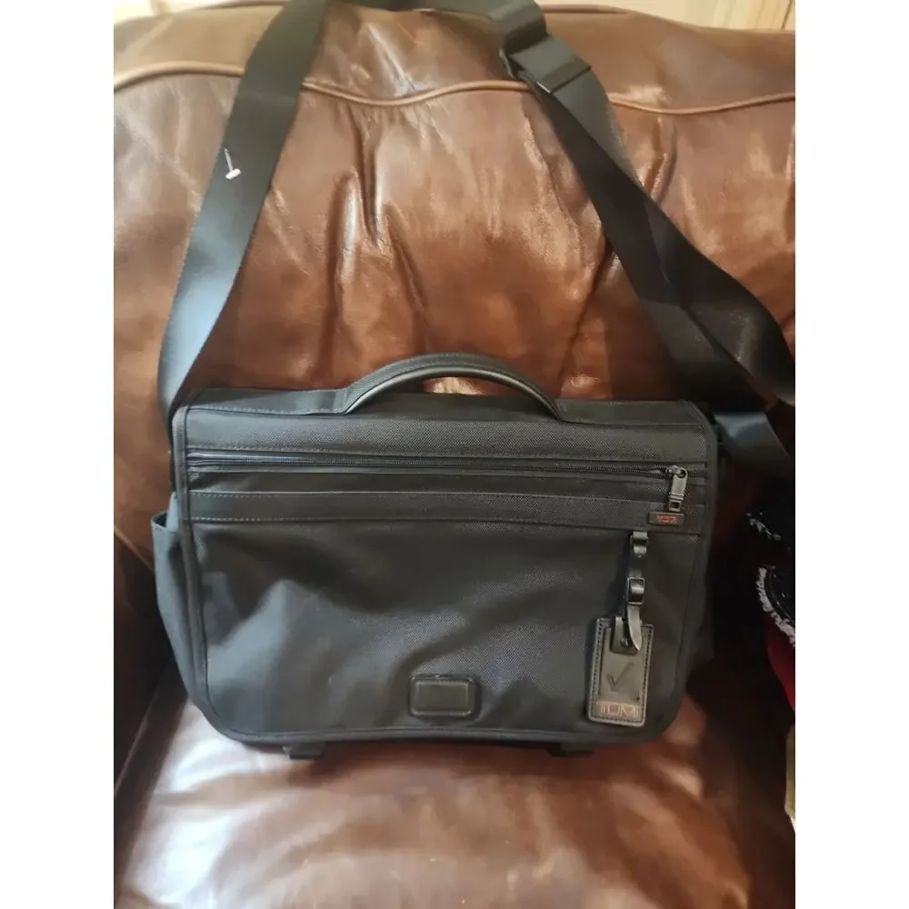 Tumi Black 15